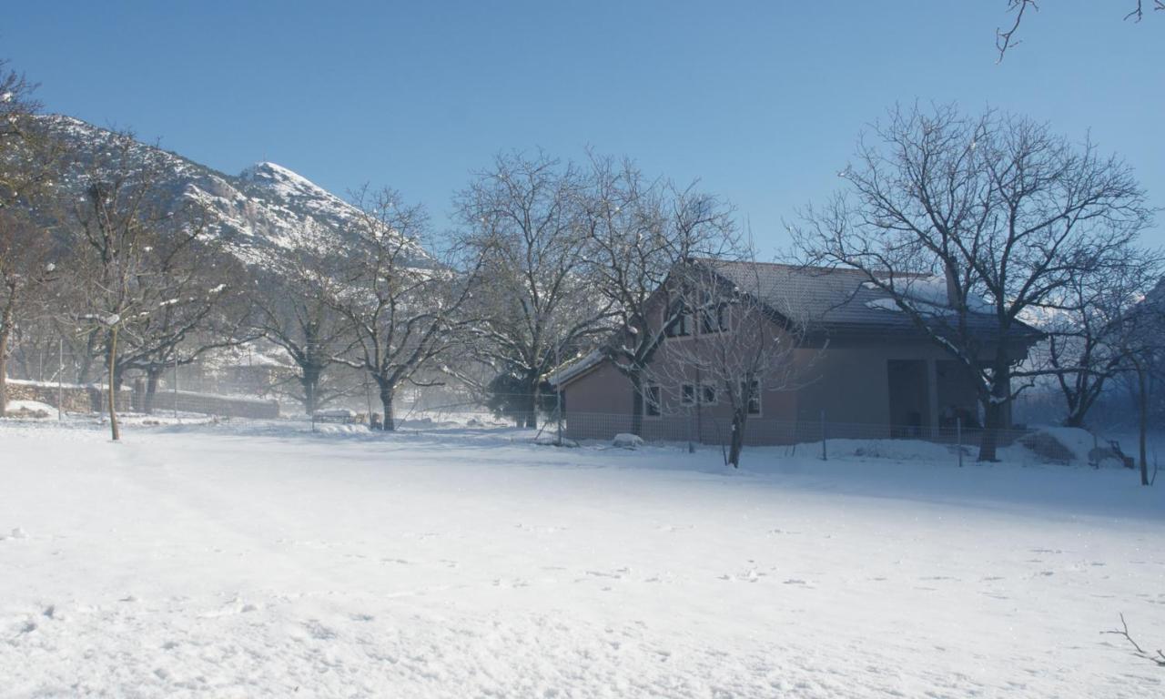 Chalet Coquelicot كالافريتا المظهر الخارجي الصورة