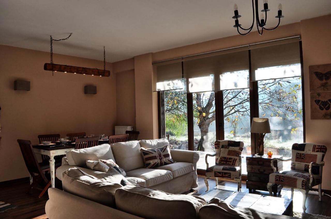 Chalet Coquelicot كالافريتا المظهر الخارجي الصورة